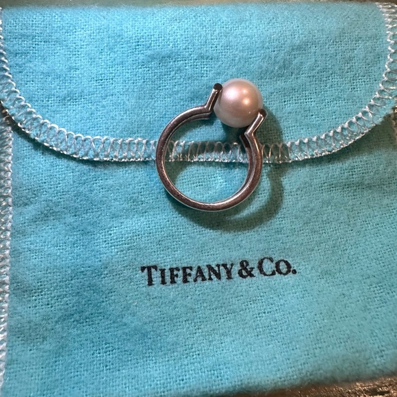 Tiffany & Co. Silver Pearl Ring - Picture 4 of 6